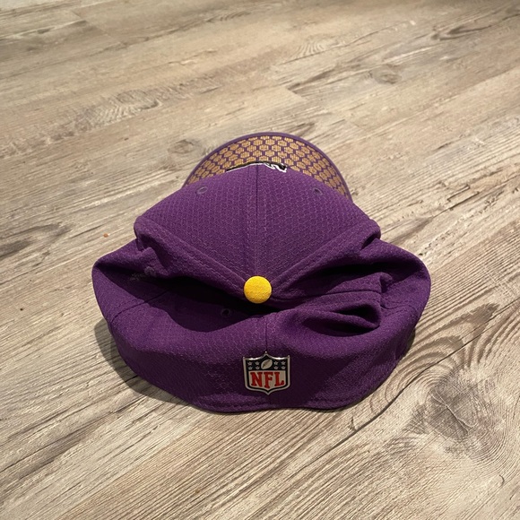 Minnesota Vikings New Era 39Thirty Purple Yellow Honeycomb Men’s Hat M/L - Picture 3 of 5